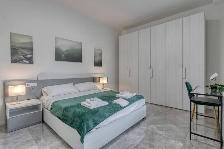 [FREE Parking] Large Apartment x11 + 4 bathrooms gallery image 2