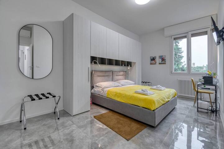 [FREE Parking] Large Apartment x11 + 4 bathrooms gallery image 3