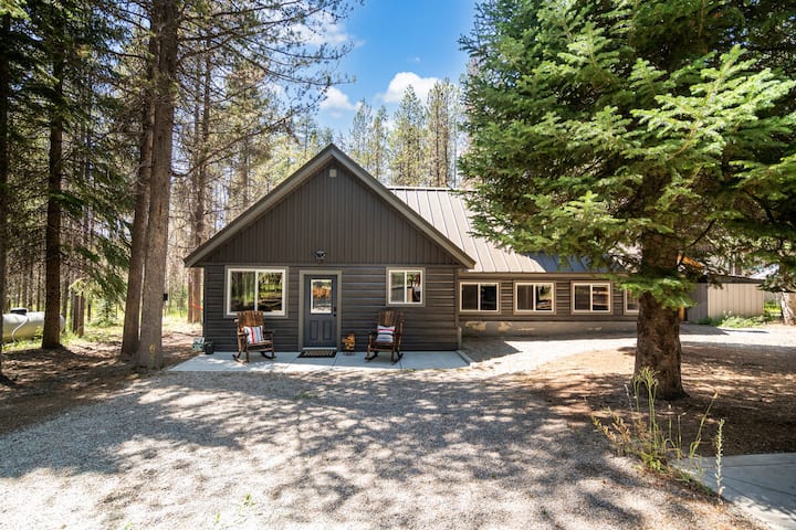 Pet Friendly Home! Roaming Buffao-hot Tub & Sauna - Island Park, ID
