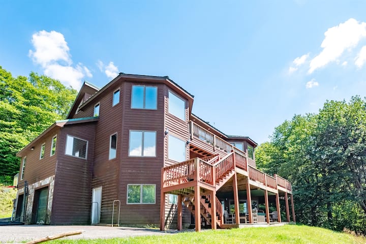 Escape To The Top Of The Mountain - Spruce Lodge - West Virginia