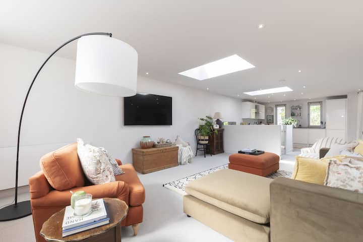 Moderne-vue Sur Rue-maison-salle De Bain Privée - Cheltenham
