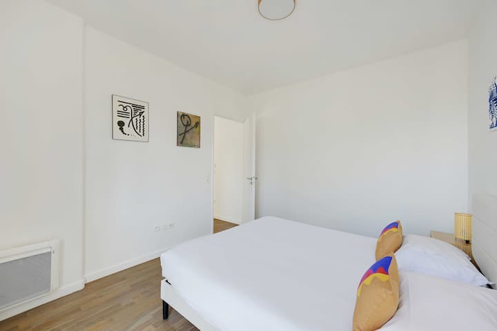 A bedroom with a double bed and direct access to the balcony