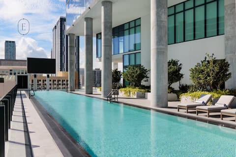 Top Airbnb: Luxury Bayfront Stay | Skyline Suite + Bay Views in Bayfront