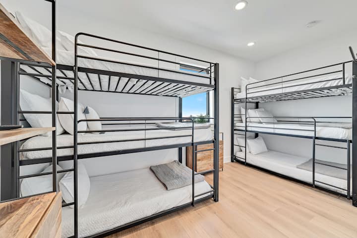 Peta spavaća soba / soba s krevetom na kat