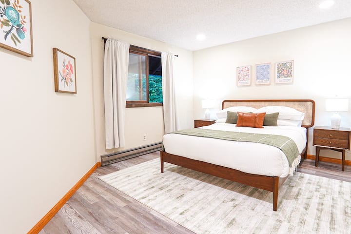 Spálňa na poschodí s manželskou posteľou Helix 