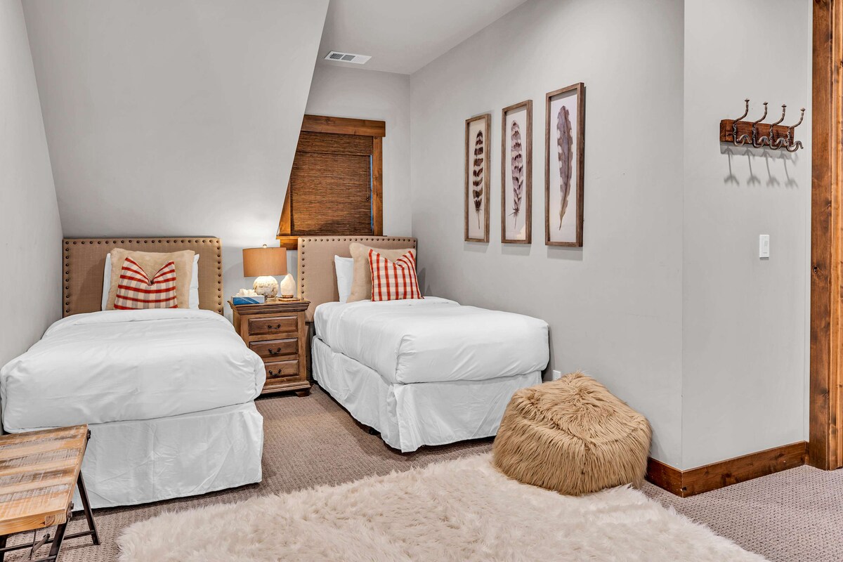 Loft: 2 camas individuales, abierto al salón de abajo