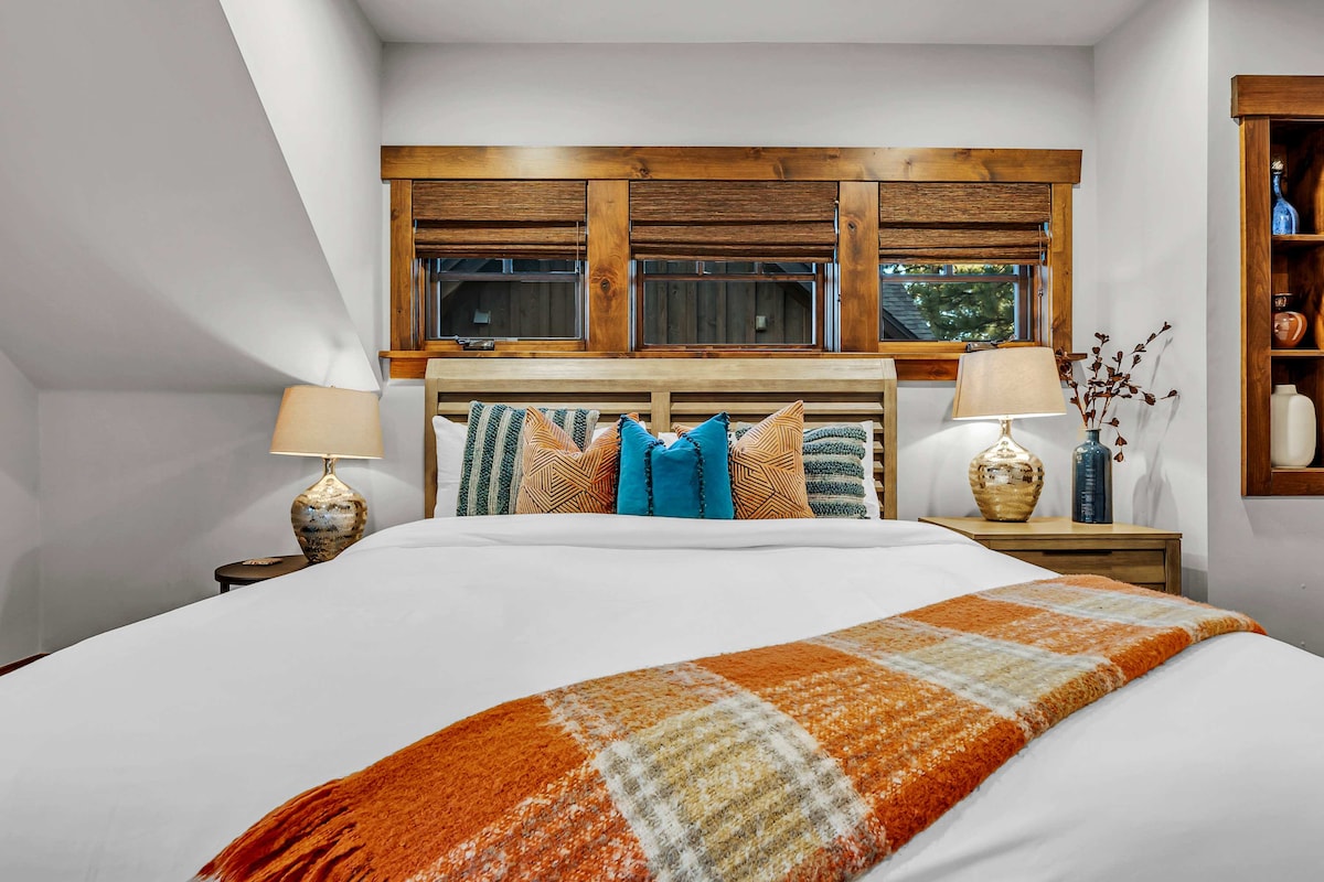 Dormitorio 3: cama tamaño king, planta superior, baño privado, Smart TV