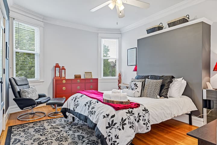 Dormitorio #2 - Cama tamaño queen