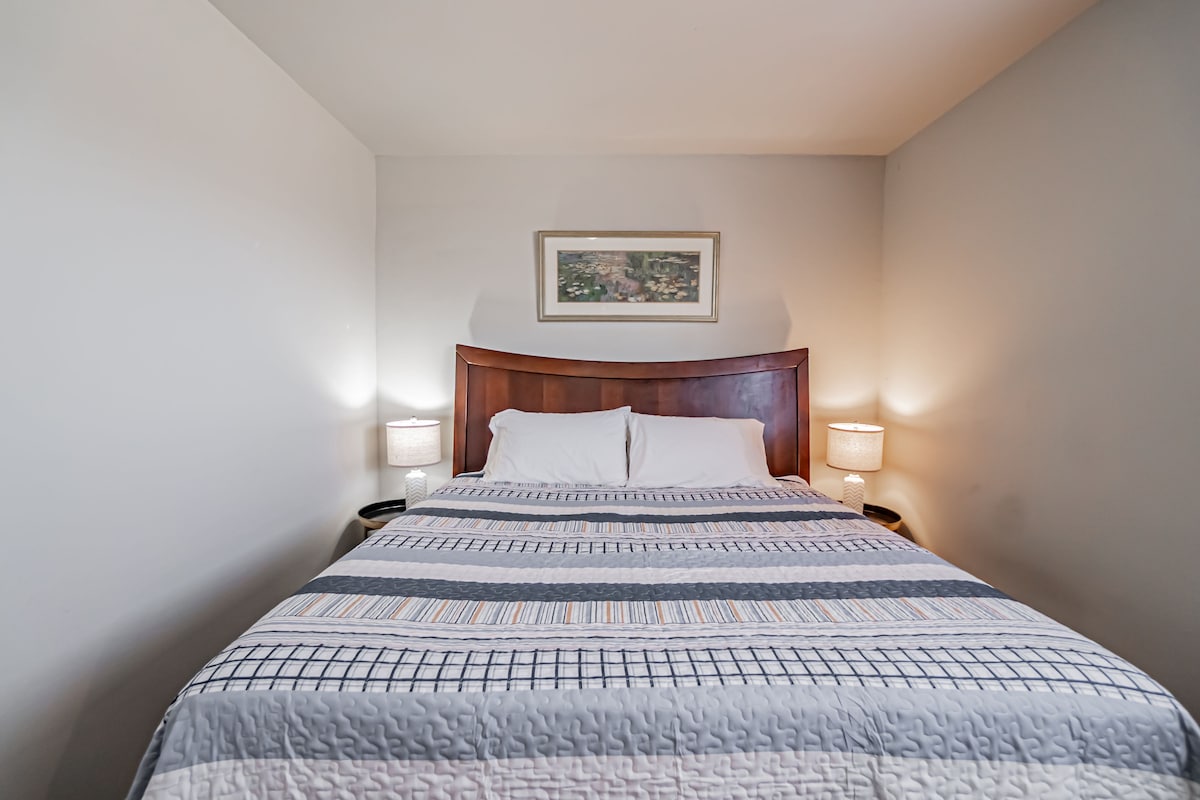 Dormitorio principal n.º 2, con escritorio y tocador