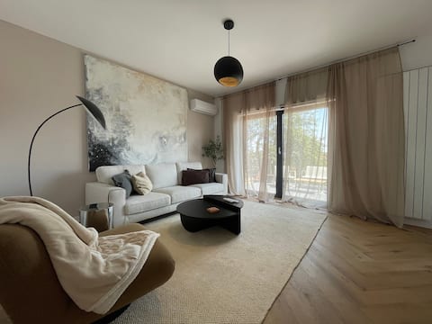 Citadel Signature Villa w. private garden, parking