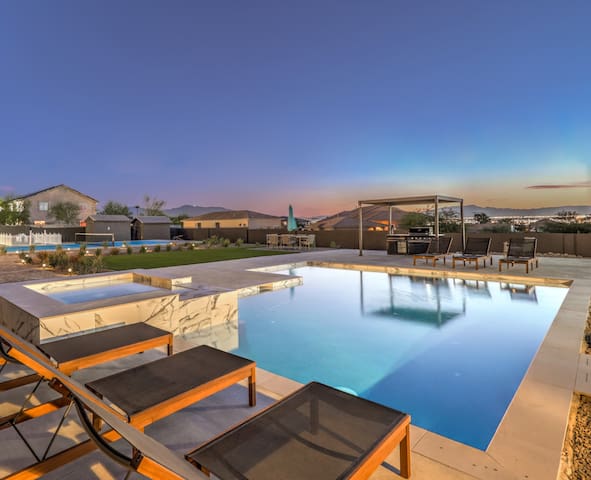 ᨒ CIELO Modern Pool Oasis. Pickleball+Dog Friendly gallery image 2