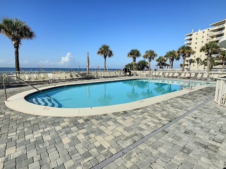 Family Friendly On Beach! Free Daily Activities! - Orange Beach, AL