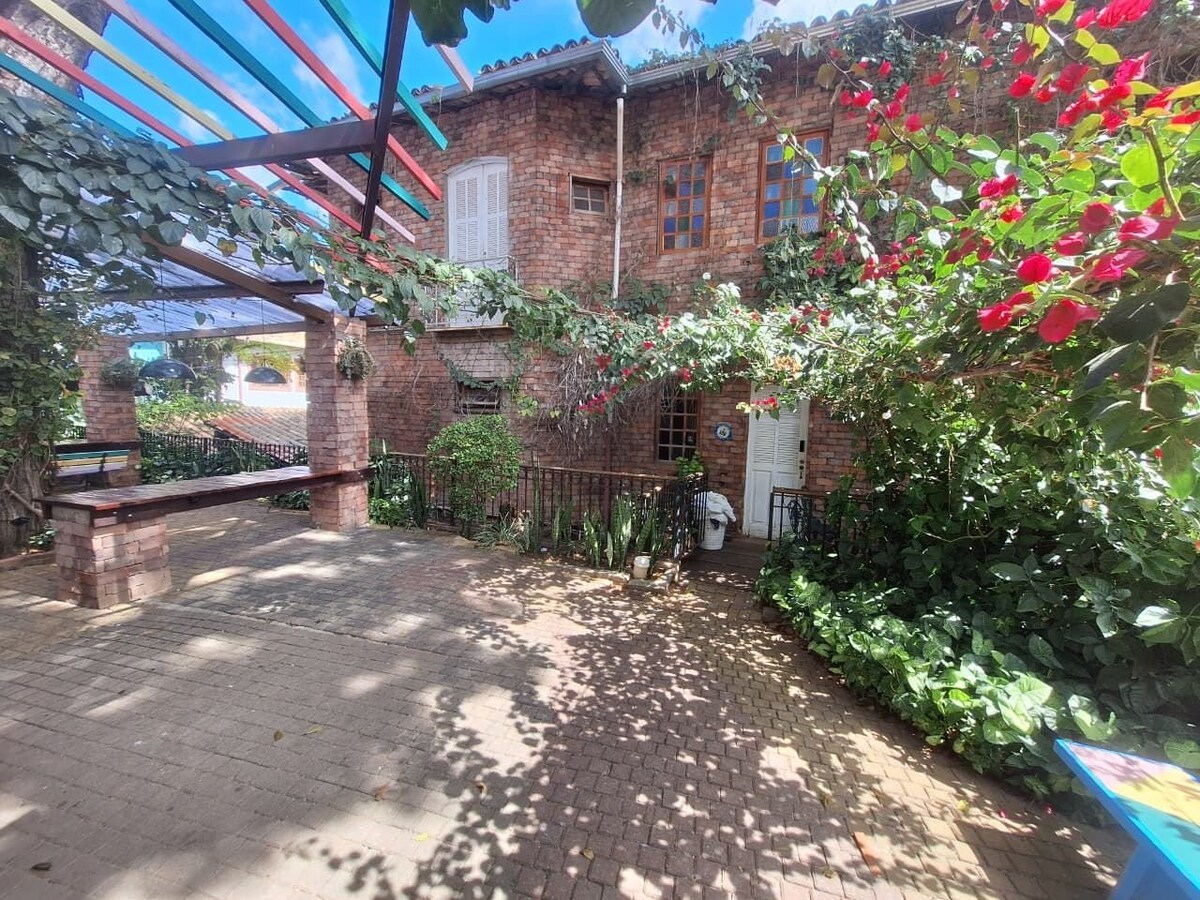 Airbnb em destaque: Beautiful European-style flat Serro Vila Rica Pampulha em Ouro Preto