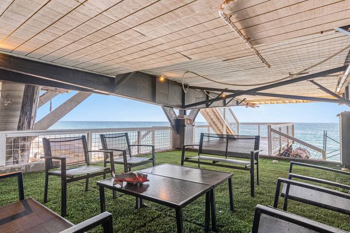 Oceanfront Home on Big Rock Beach + Sweeping Views gallery image 3