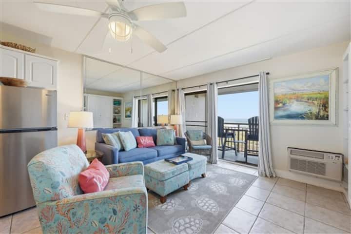 Beacher's Oceanfront Balcony Plus Suite #224 - Crescent Beach, FL