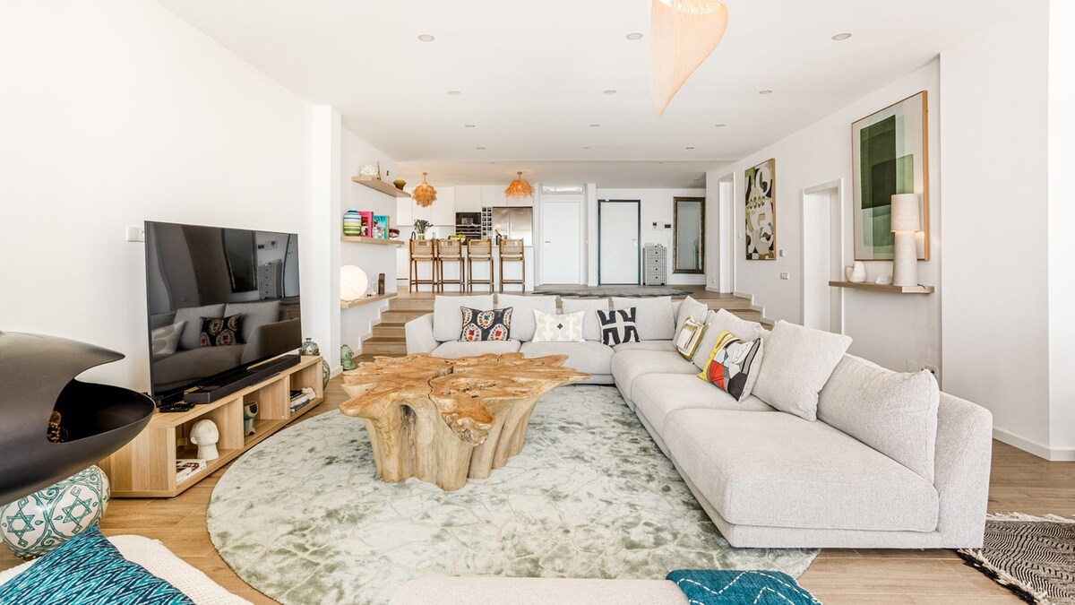 Coastal Albufeira Villa With Jacuzzi and Sea Views 2