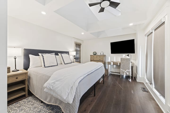 Chumba cha 2 cha kulala - Chumba cha Binti - Mlango wa Kujitenga - King - TV - Bafu la Kujitegemea