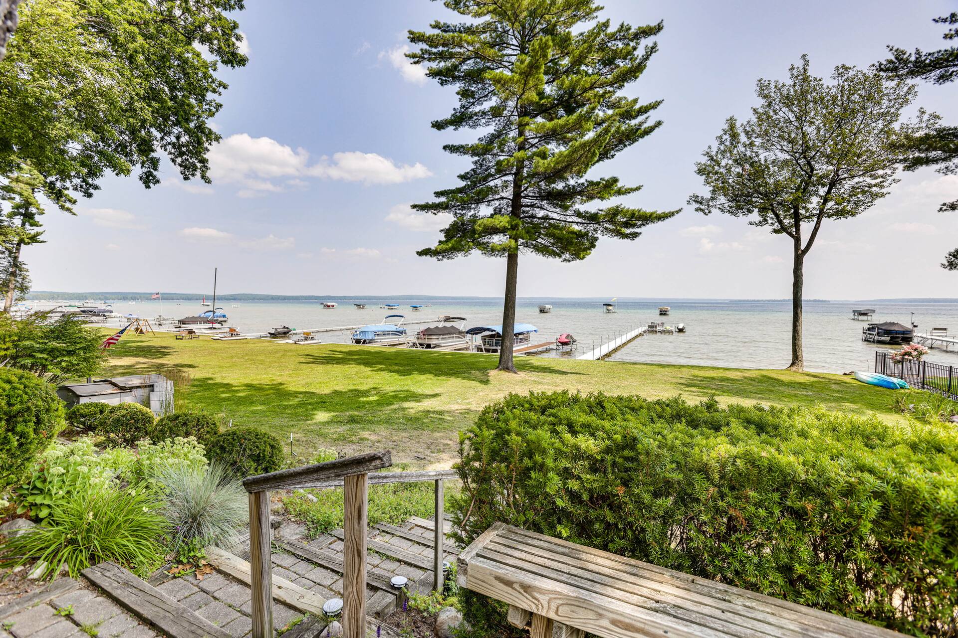 Swim, Fish & Boat: House on Stunning Higgins Lake!