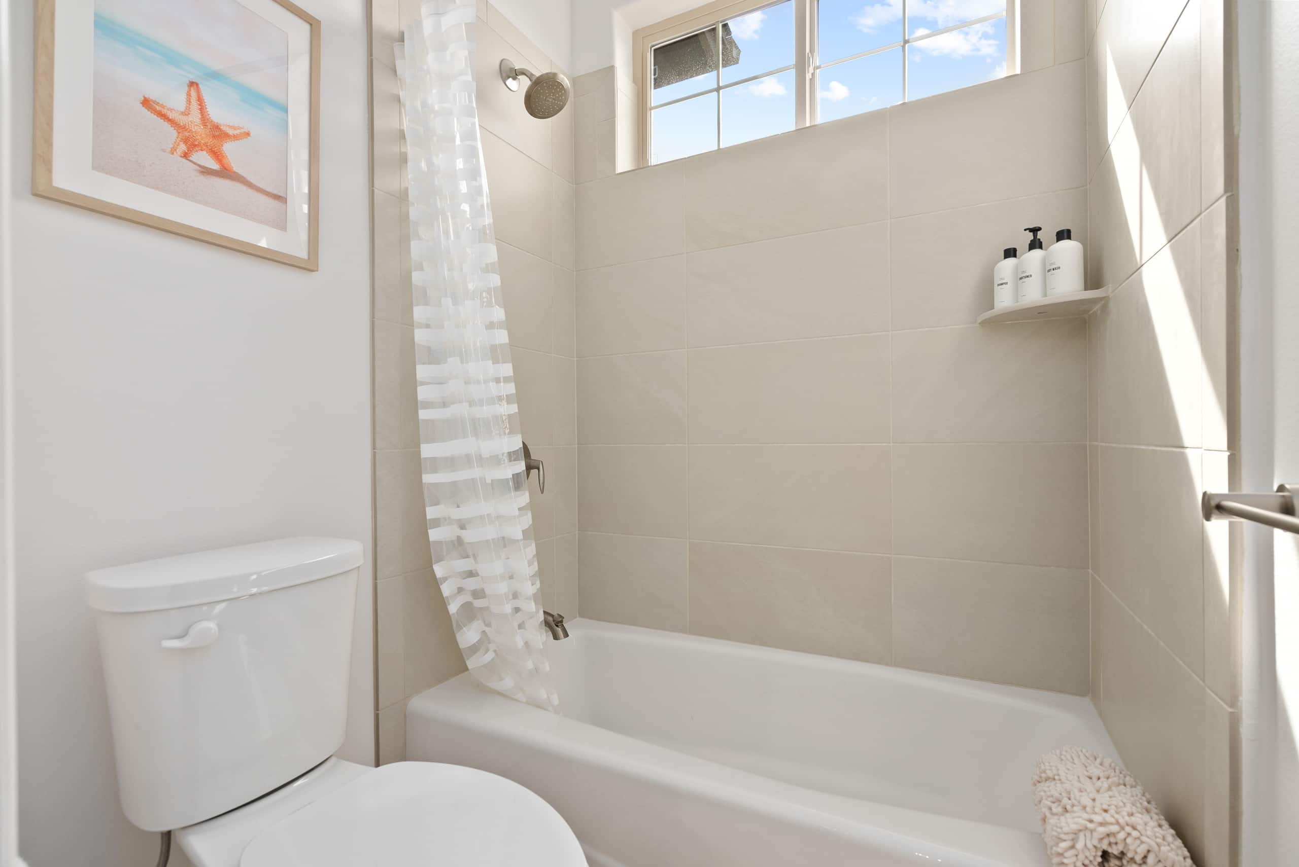 Home in Waianae · ★4.5 · 6 bedrooms · 10 beds · 4.5 private baths - Image 65