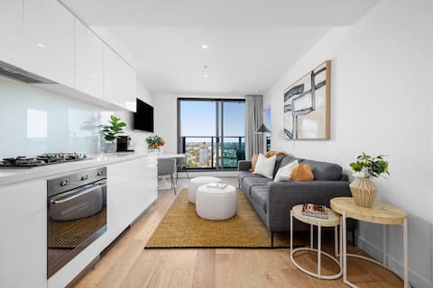 Chic Southbank Retreat Pool, Gym & City Views