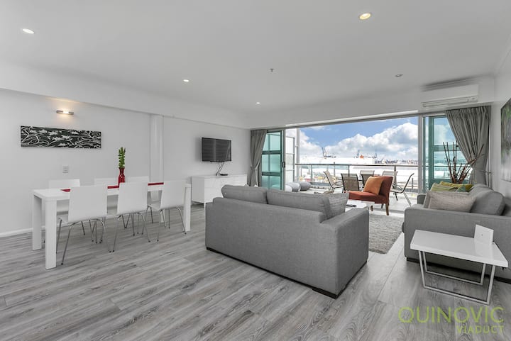 Harbour-front 2-bed · Iconic Shed 20 Princes Wharf - Auckland