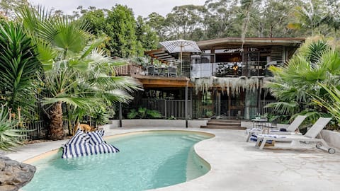 Heated Pool, 5 min walk to beach