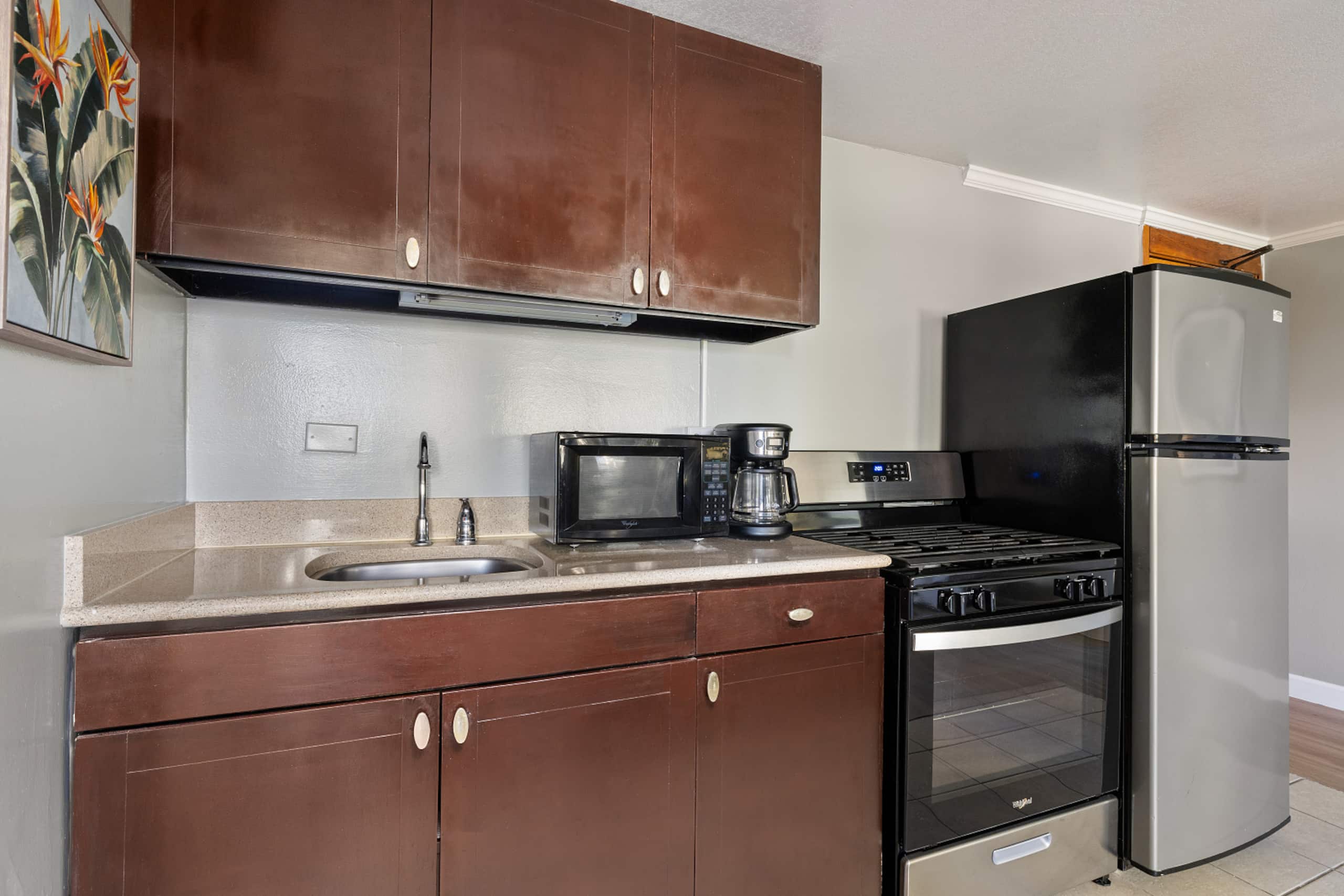 Condo in Honolulu · ★4.79 · 1 bedroom · 2 beds · 1 private bath - Image 9