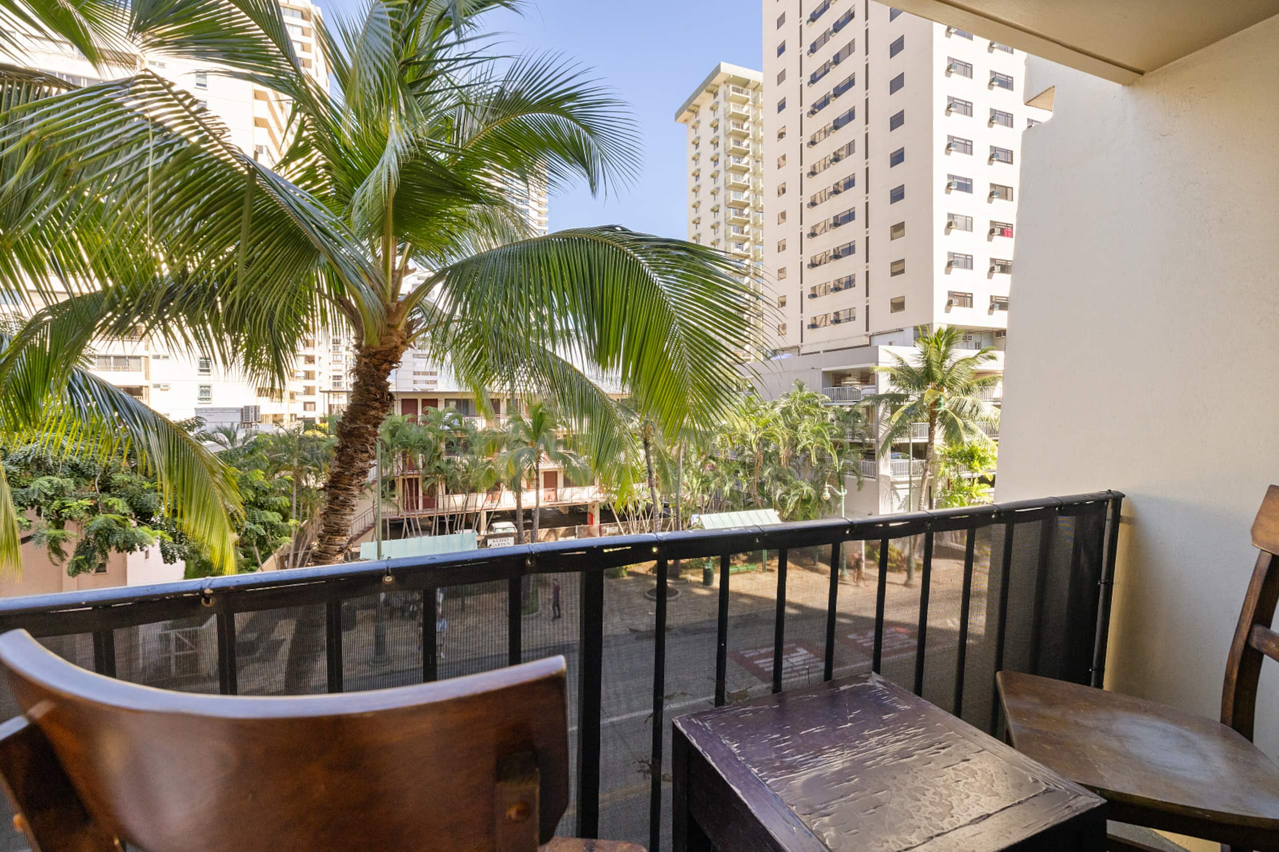 Condo in Honolulu · ★4.79 · 1 bedroom · 2 beds · 1 private bath - Image 16