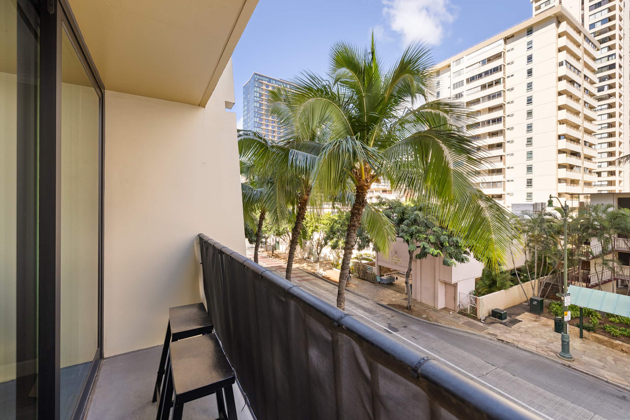 Condo in Honolulu · ★4.79 · 1 bedroom · 2 beds · 1 private bath - Image 17