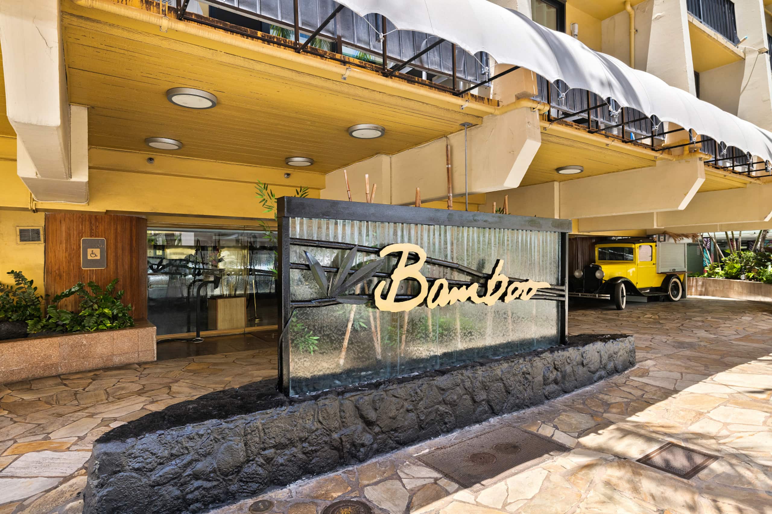 Condo in Honolulu · ★4.79 · 1 bedroom · 2 beds · 1 private bath - Image 23