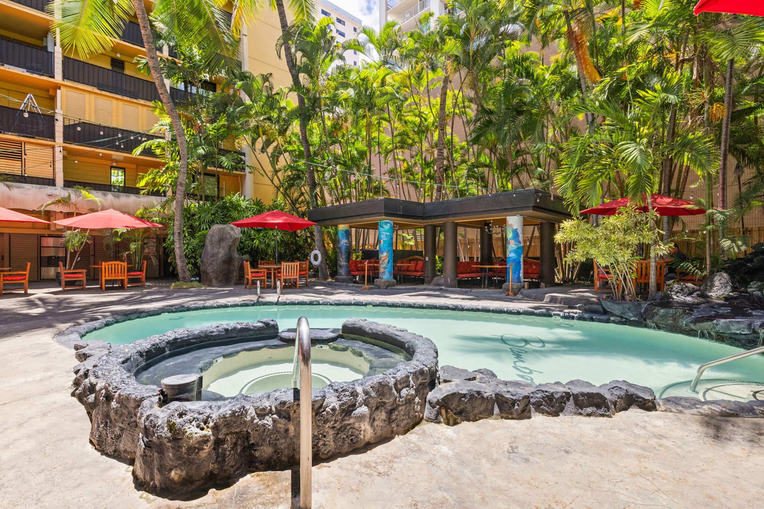 Condo in Honolulu · ★4.79 · 1 bedroom · 2 beds · 1 private bath - Image 18