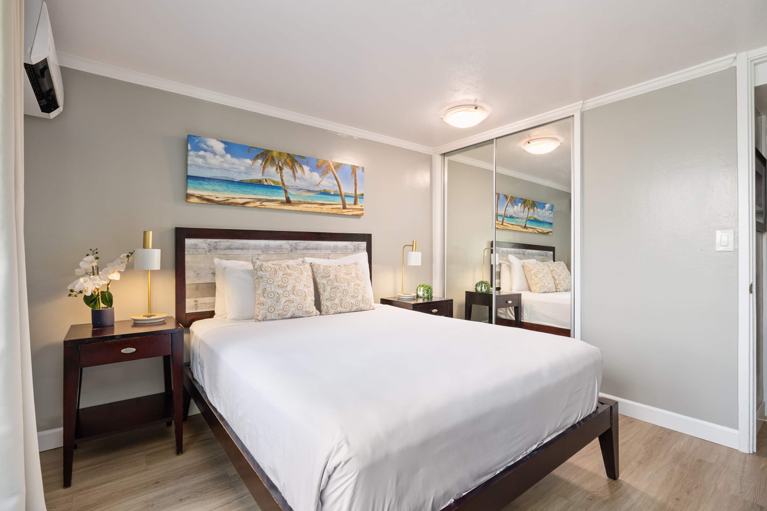 Condo in Honolulu · ★4.79 · 1 bedroom · 2 beds · 1 private bath - Image 11