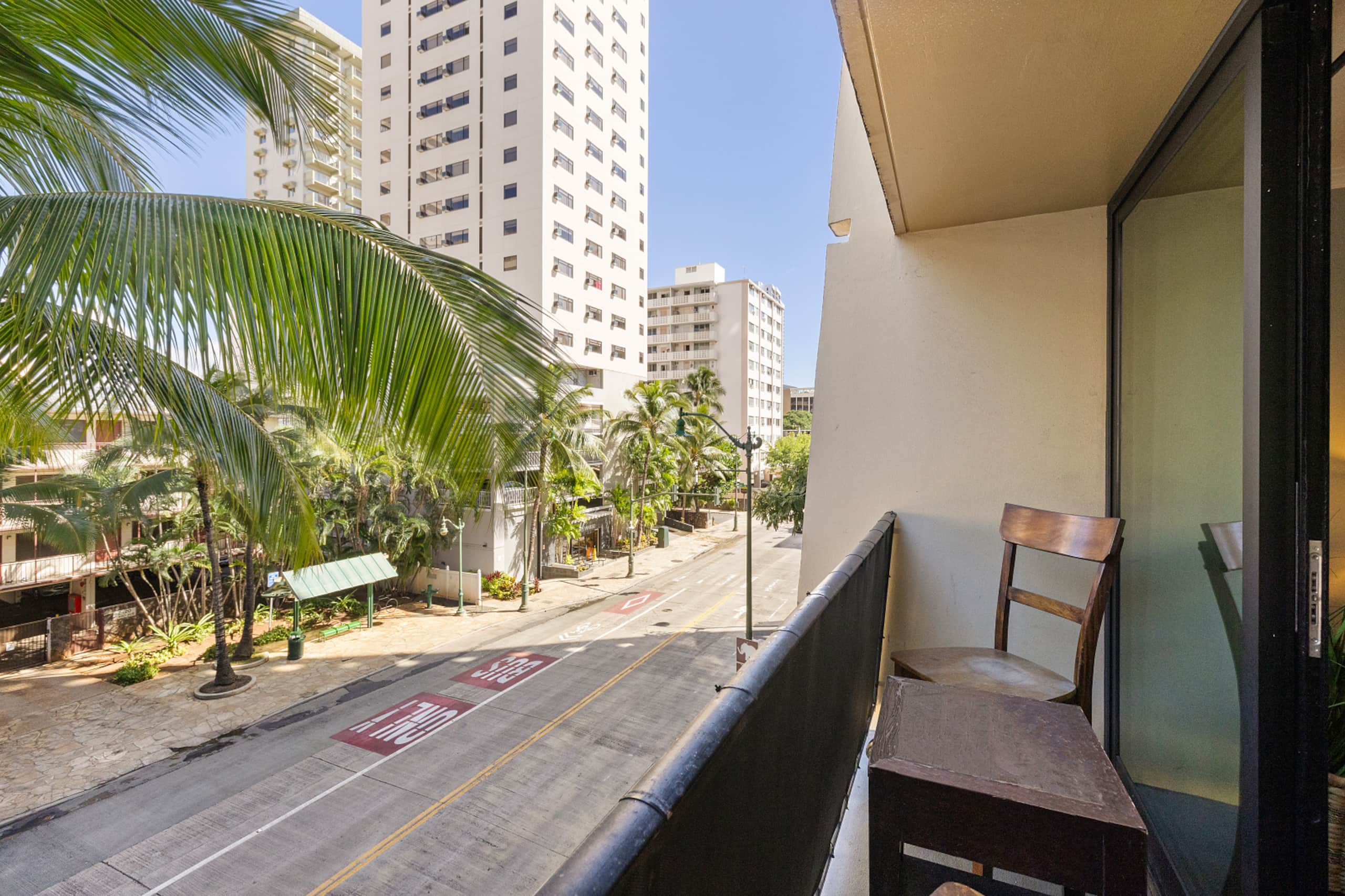 Condo in Honolulu · ★4.79 · 1 bedroom · 2 beds · 1 private bath - Image 15