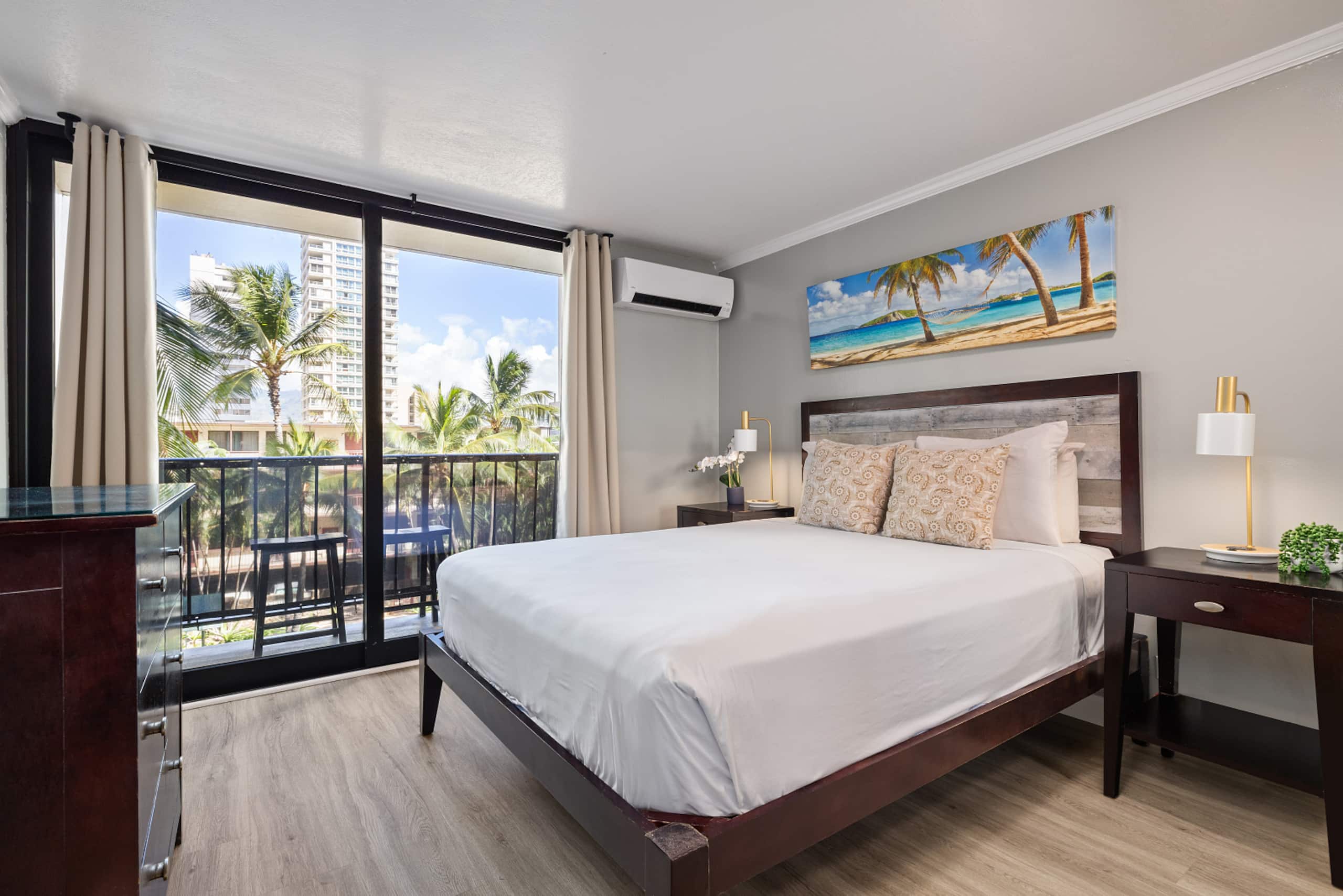 Condo in Honolulu · ★4.79 · 1 bedroom · 2 beds · 1 private bath - Image 10