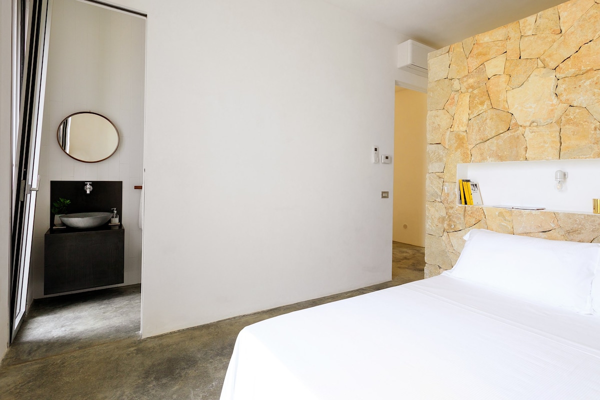 The second double bedroom (bedroom 2). 