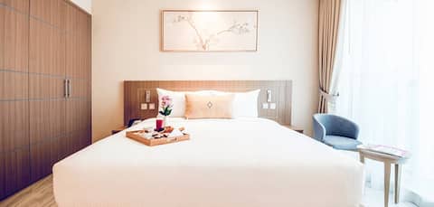 Popular Airbnb listing: Deluxe 2BR with Balcony Near Port Saeed Plaza in Port Saeed