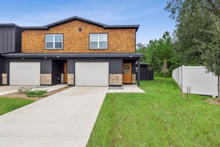 Brand New Construction - 3 Br / 2 1/2 Bath / Small - Middleburg, FL