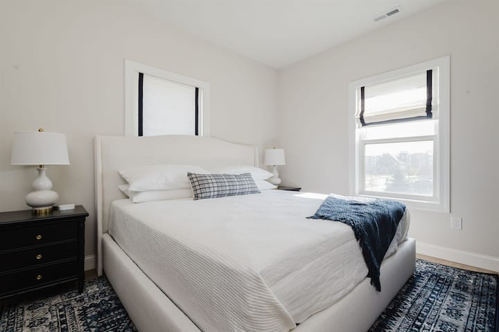 ห้องนอนเตียงคิงไซส์ 2