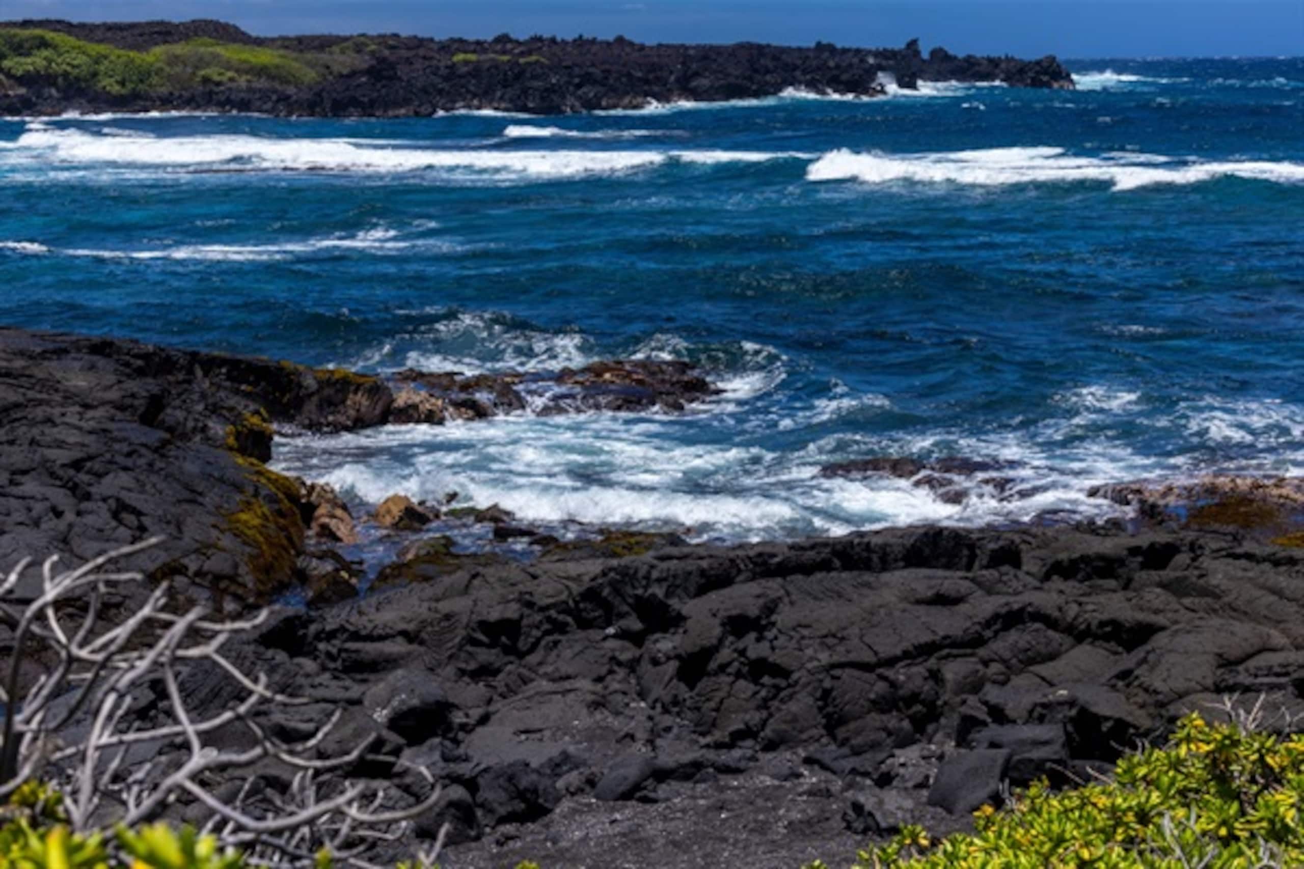 Home in Kailua-Kona · ★5.0 · 4 bedrooms · 13 beds · 3 private baths - Image 104