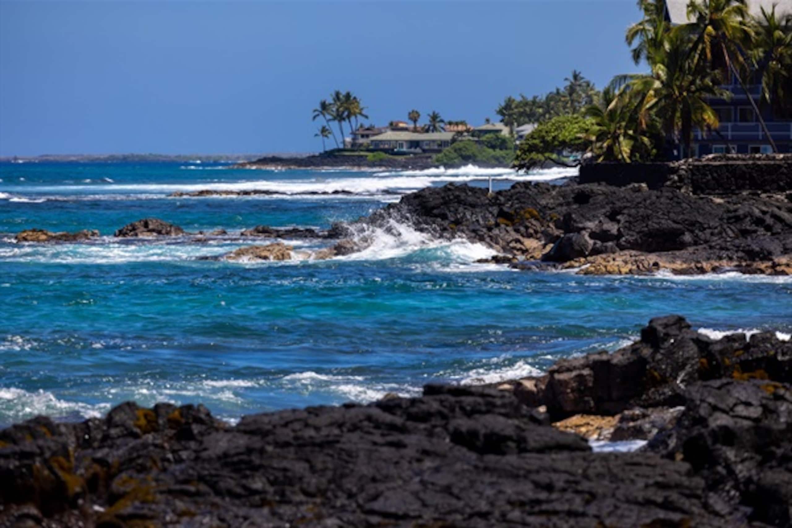 Home in Kailua-Kona · ★5.0 · 4 bedrooms · 13 beds · 3 private baths - Image 76