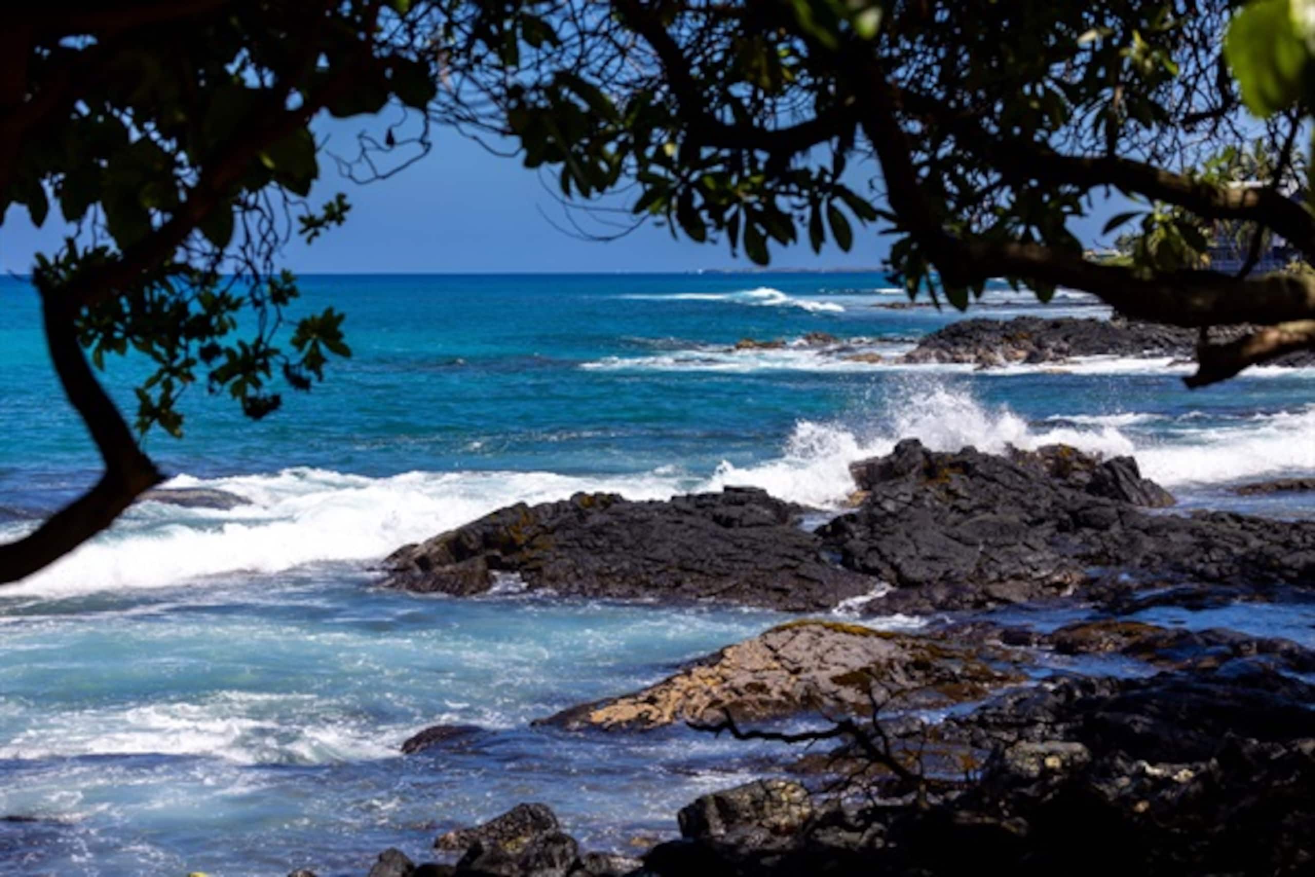 Home in Kailua-Kona · ★5.0 · 4 bedrooms · 13 beds · 3 private baths - Image 16