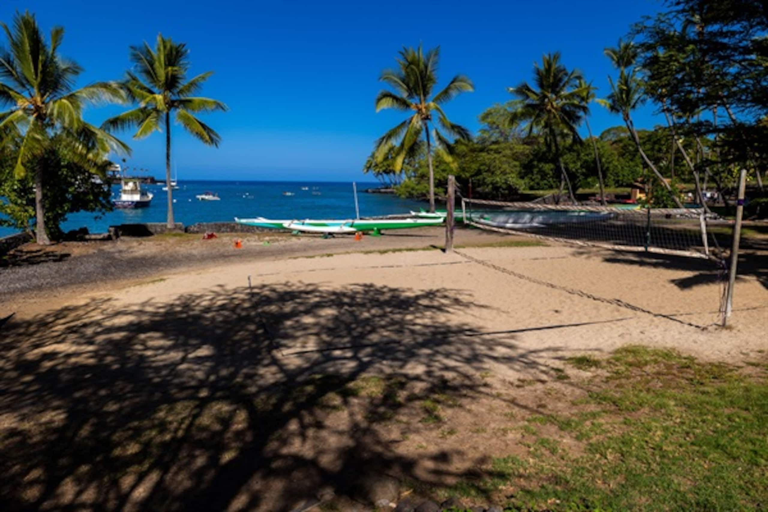 Home in Kailua-Kona · ★5.0 · 4 bedrooms · 13 beds · 3 private baths - Image 130