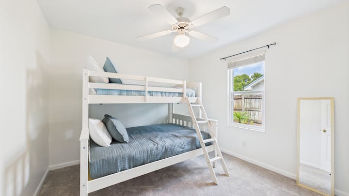 Трета спална соба со двоен кревет на спрат (за 3 лица)