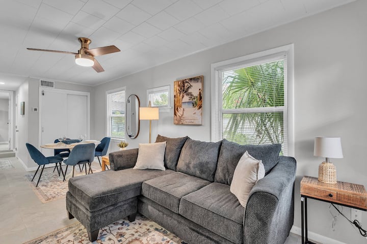 Walk To Lakes & Florida Southern | Cozy Getaway - Lakeland, FL
