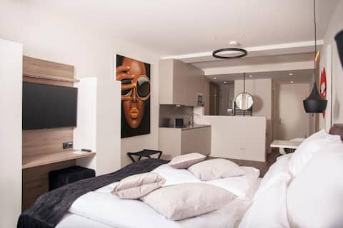 Leistungsstarkes Airbnb: Superior Apartment with Balcony in Schmargendorf