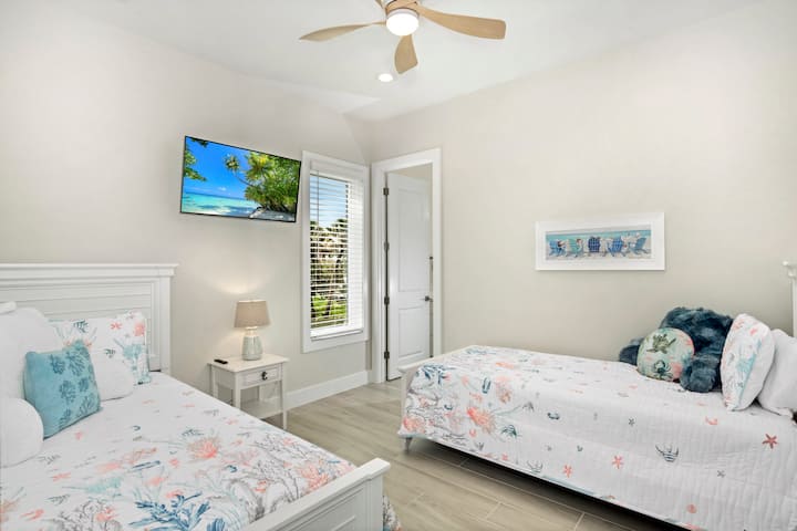 ห้องนอนแขกชั้น 2 ห้องที่ 1 มีเตียงเดี่ยว 2 เตียง