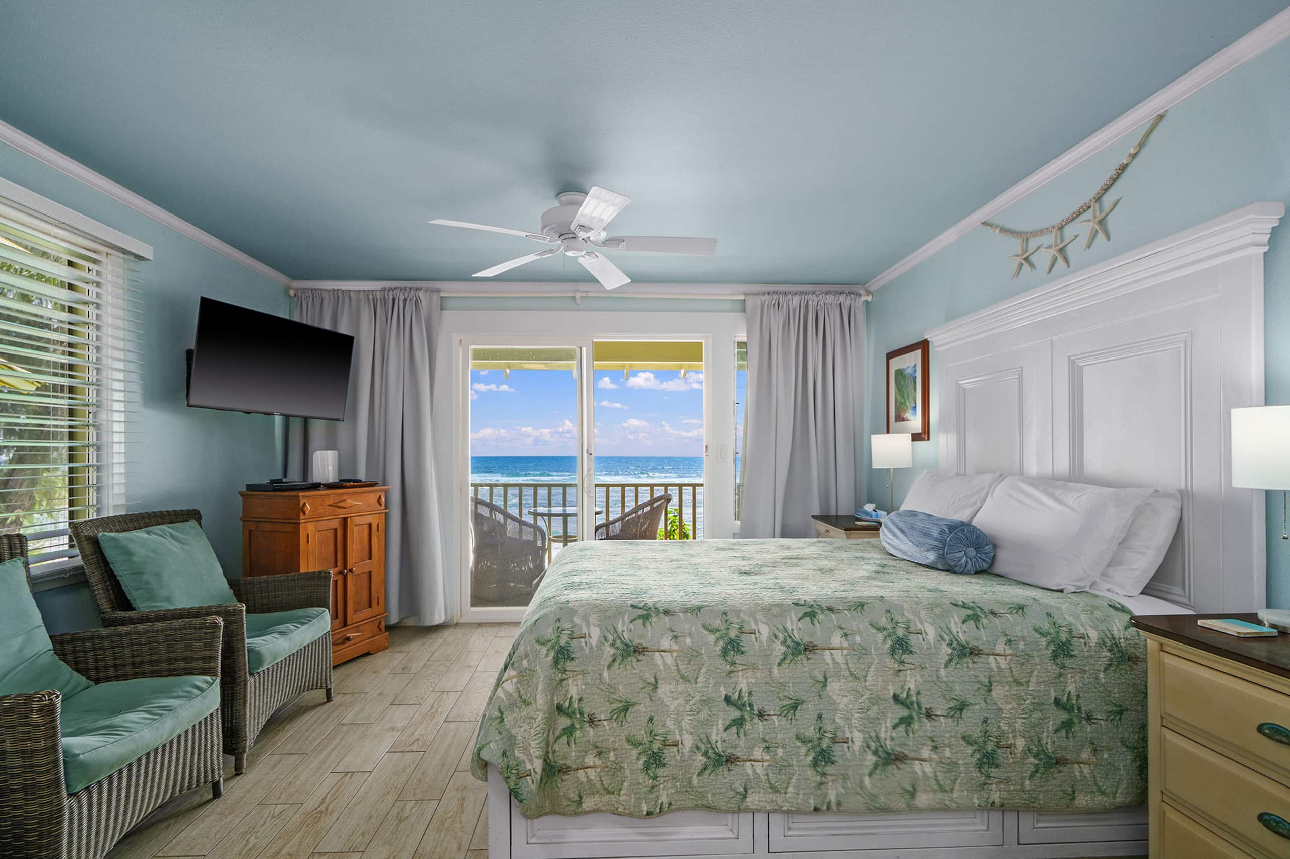 Oceanfront Studio with Panoramic Views - Photo 3