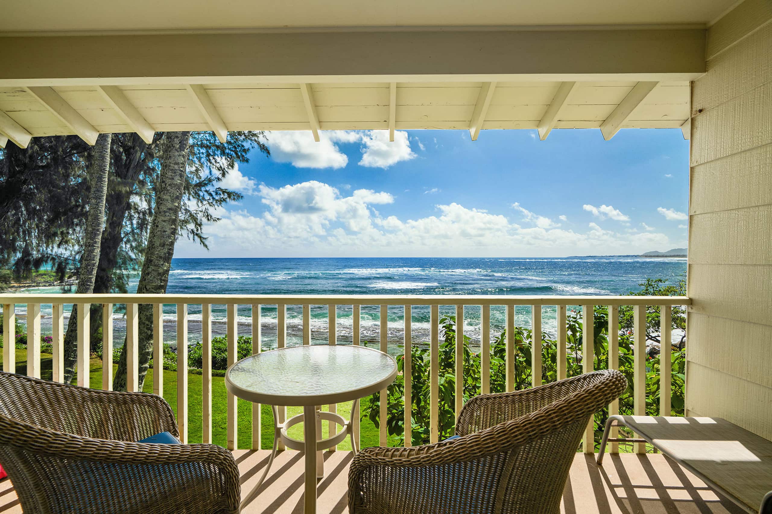 Oceanfront Studio with Panoramic Views - Photo 10