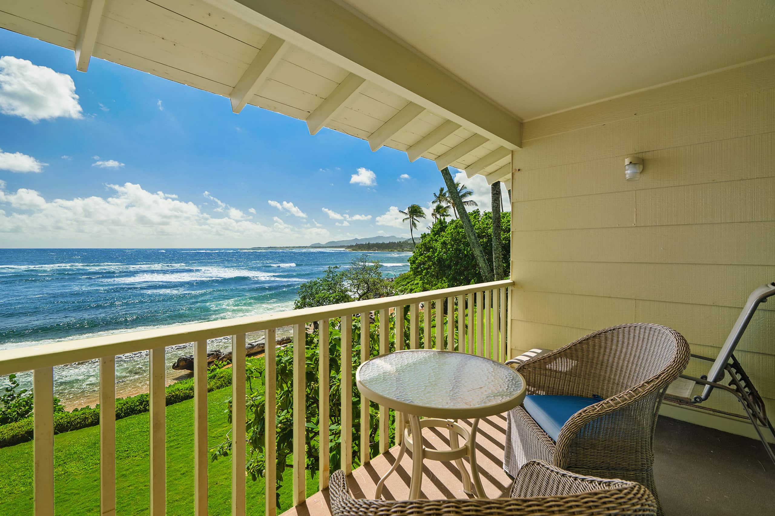 Oceanfront Studio with Panoramic Views - Photo 11