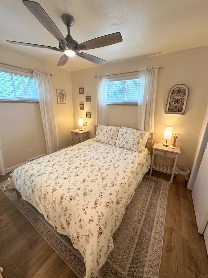 Spavaća soba s bračnim krevetom